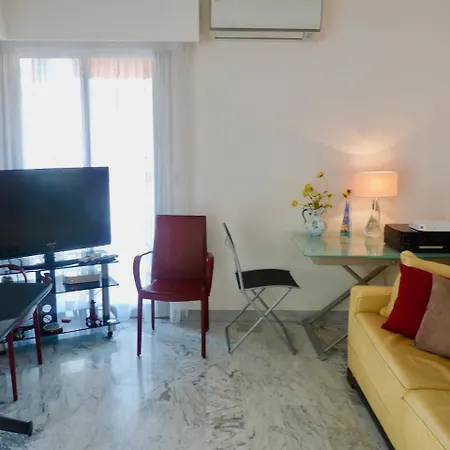 Apartment Sleeps 4 Air Con Wifi