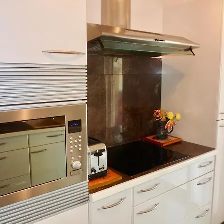 Apartment Sleeps 4 Air Con Wifi *