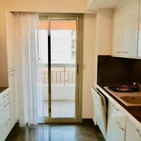 Sleeps 4 Air Con Wifi
